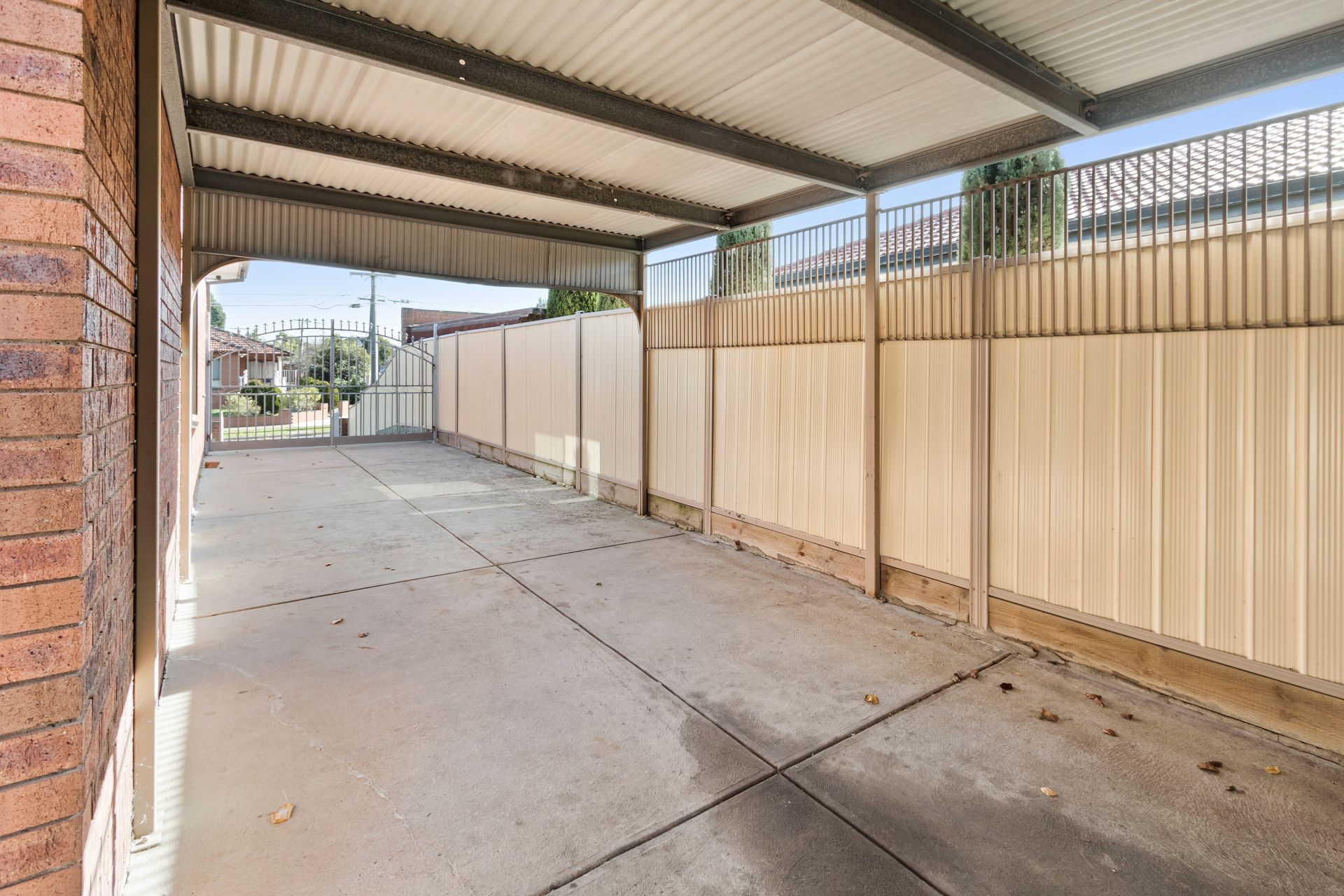 PERFECTLY POSITIONED FAMILY HOME!   **FRESHLY PAINTED**