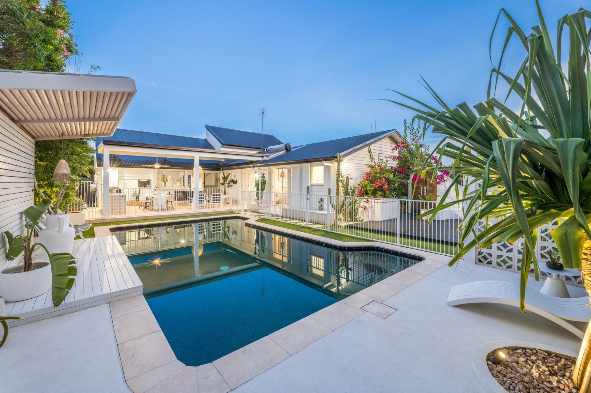 $ 1,847,000, Benowa - Thumbnail 2