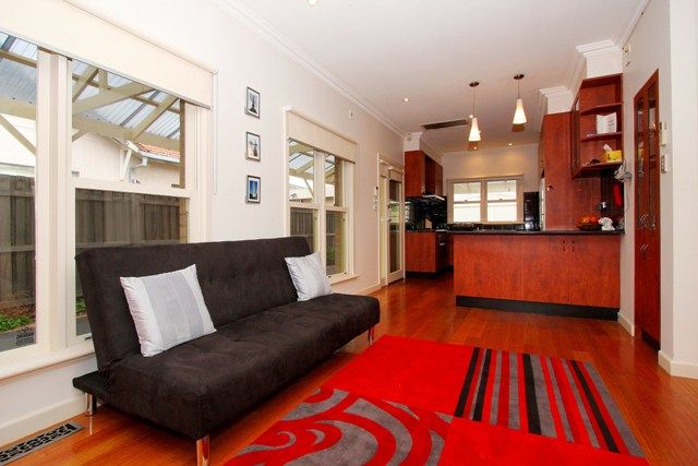 COMFORTABLE FAMILY LIVING AND ENTERTAINING