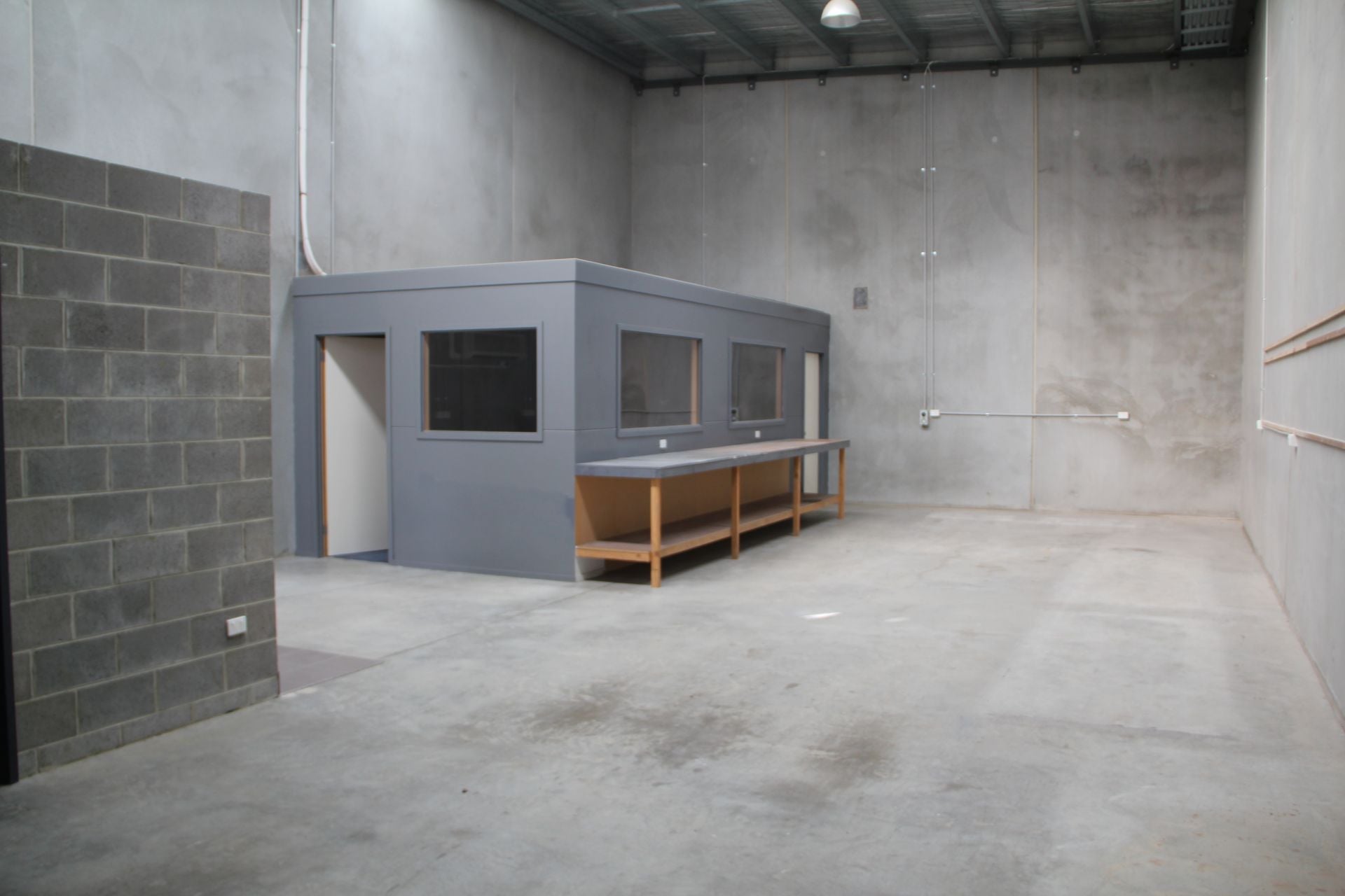 130 M2 APPROX WAREHOUSE WITH STREET FRONTAGE- M & M BUSINESS PARK