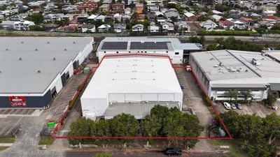 HIGH-BAY INNER-CITY WAREHOUSING!