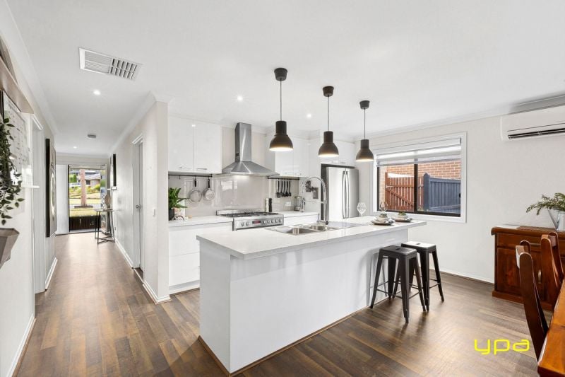 10 Annabella Street Cranbourne East VIC, Cranbourne East - Thumbnail 2