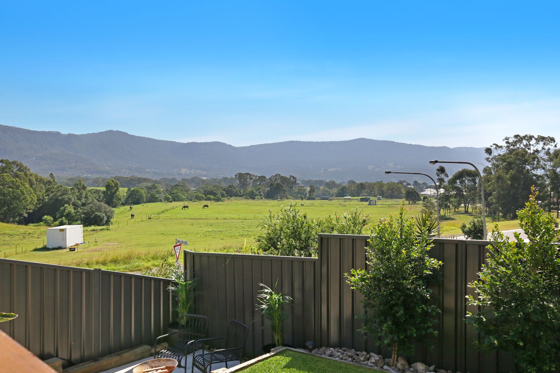 Real Estate For Sale 2 Mallon Avenue Horsley , NSW