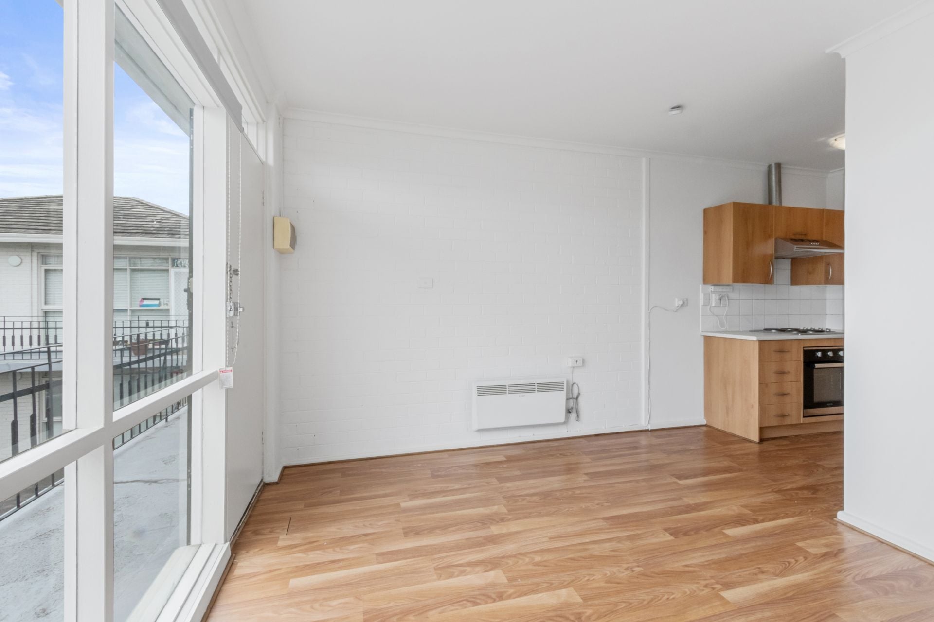 Bright & Conveniently Located!
