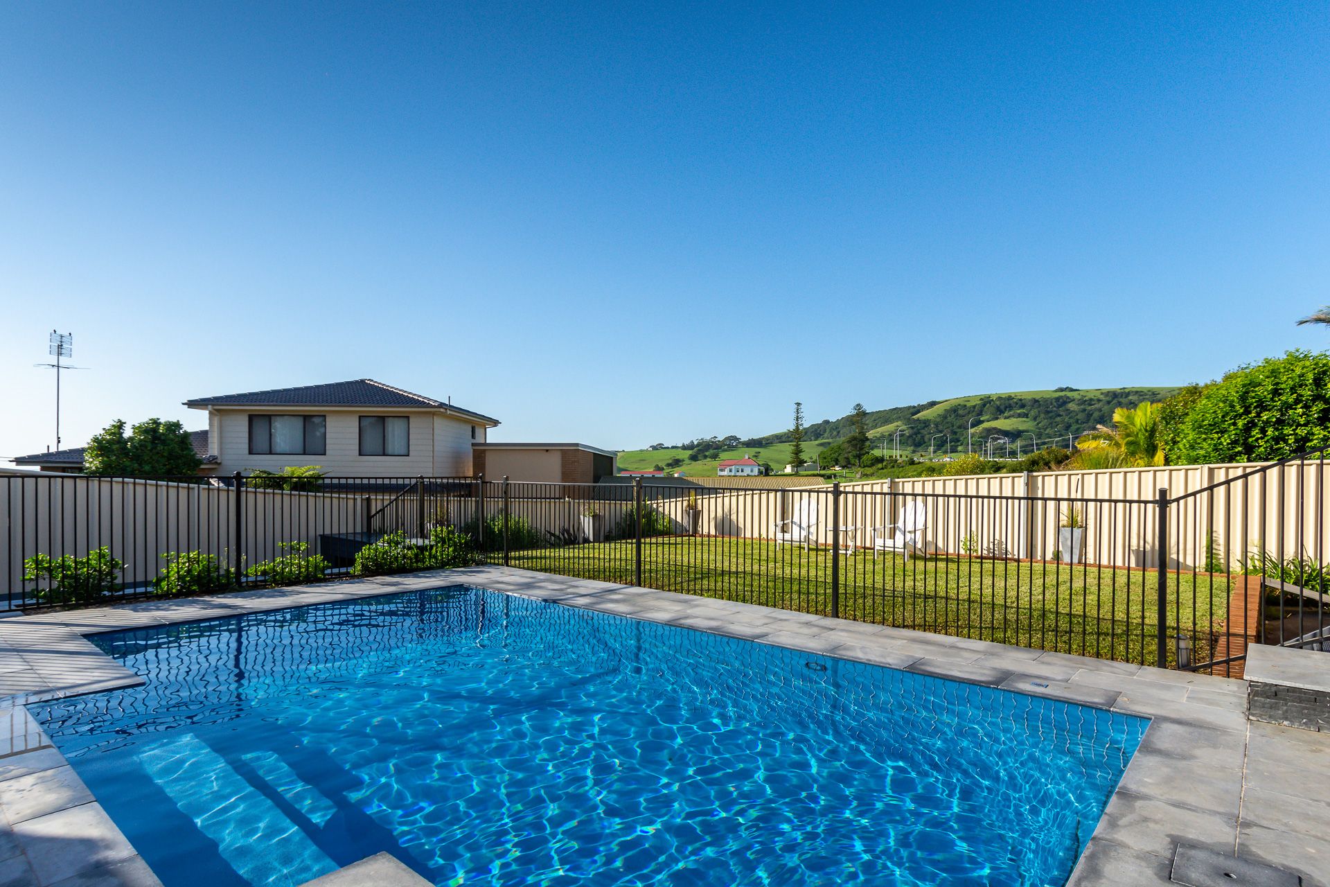 8 South Kiama Drive, Kiama Heights First National Coast & Country