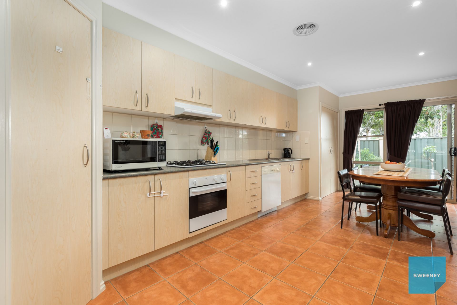5/8 Lauffre Walk, Caroline Springs - Thumbnail 4