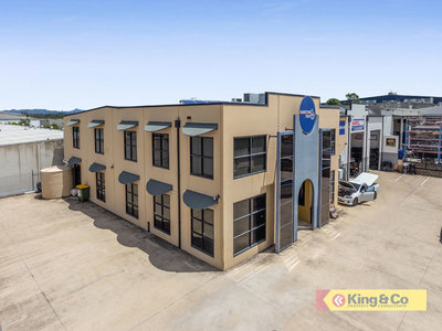 CORPORATE STYLE OFFICE - METRES FROM EVERYTHING!