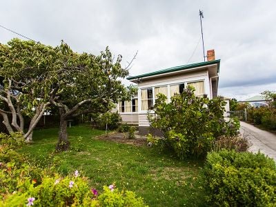 36 Thomas Street, EAST DEVONPORT, East Devonport - Thumbnail 2