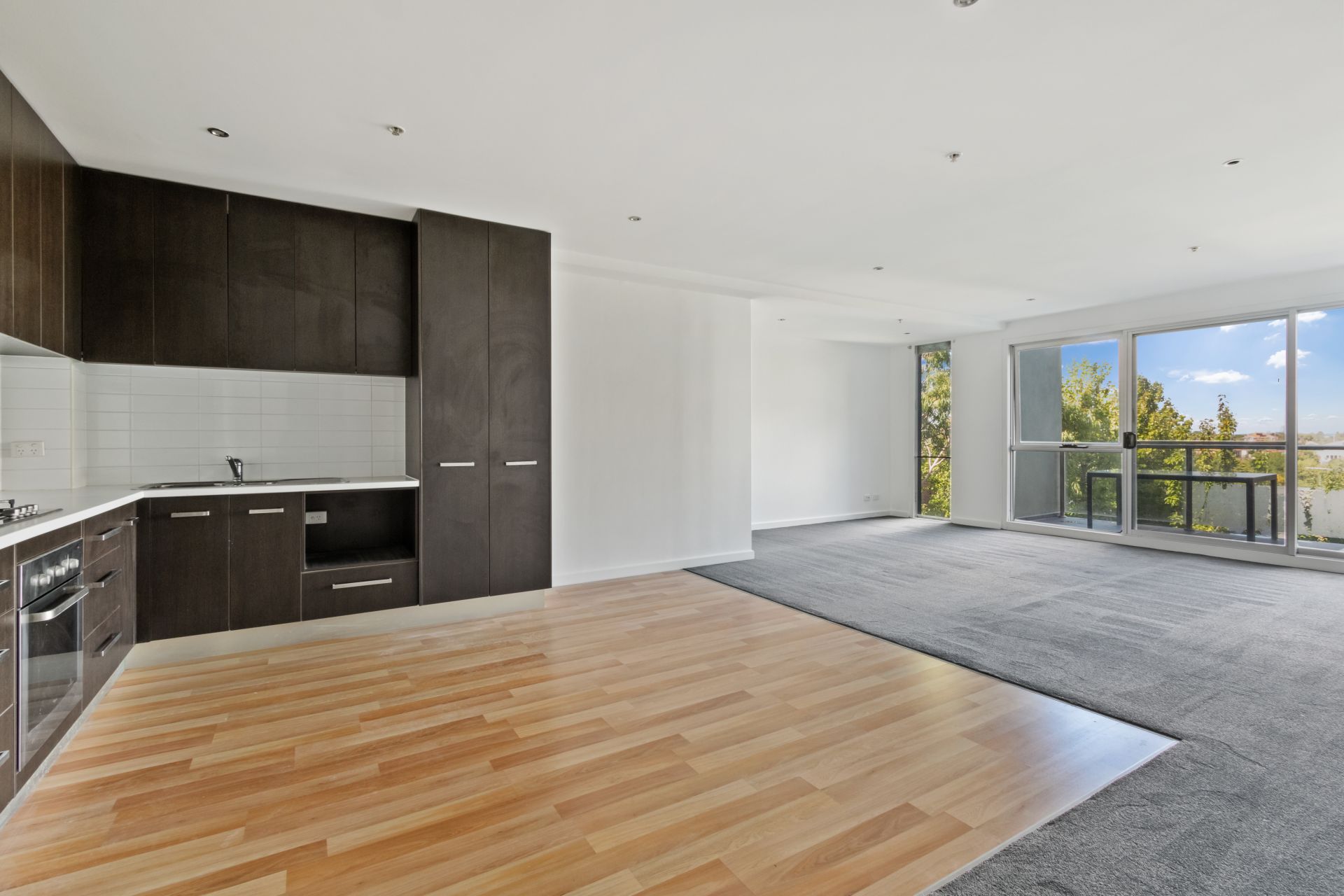 HUGE APARTMENT WITH CITY VIEWS