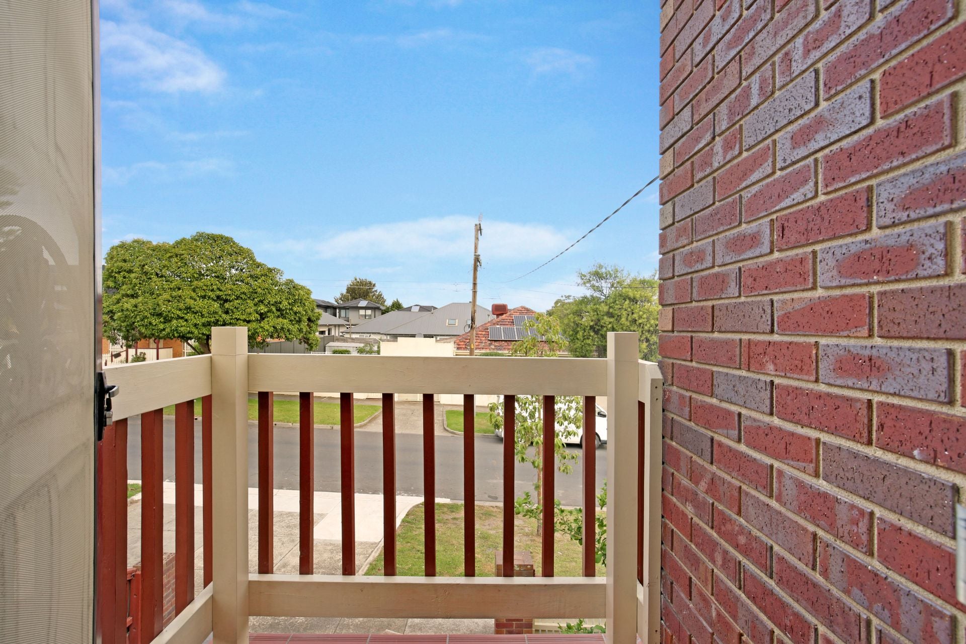 Street facing townhouse in great locale