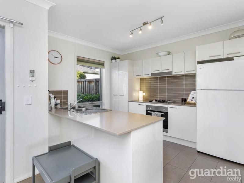 9 Thornbury Circuit STANHOPE GARDENS NSW, Stanhope Gardens - Thumbnail 4