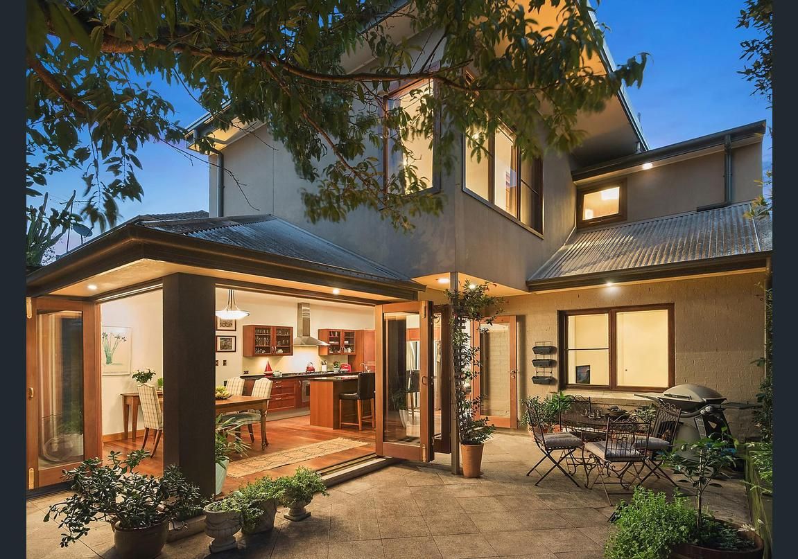 Executive style modern home in Annandale