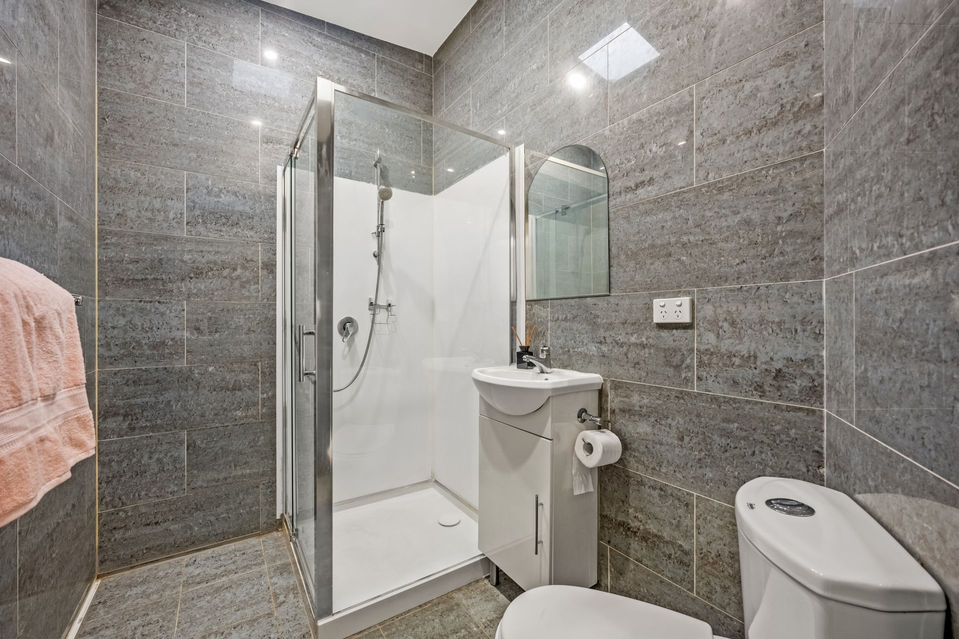Unbeatable 4-bedroom townhouse!