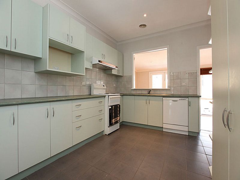 58 Stenhouse Avenue, Brooklyn - Thumbnail 5