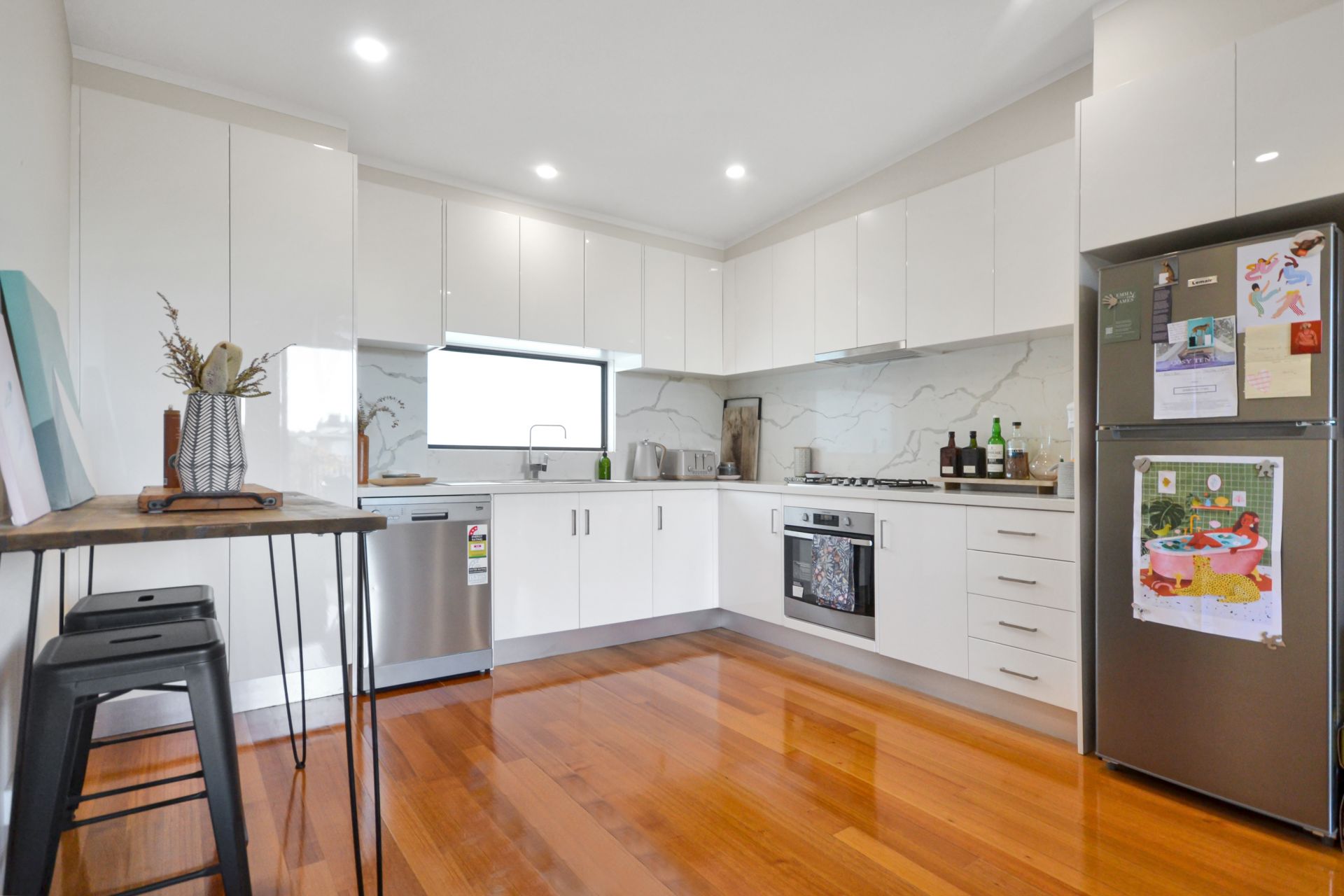 STYLISH MODERN LIVING