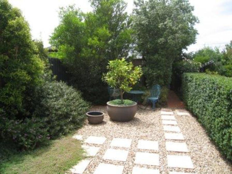 8 Davis Court, Altona Meadows - Thumbnail 4