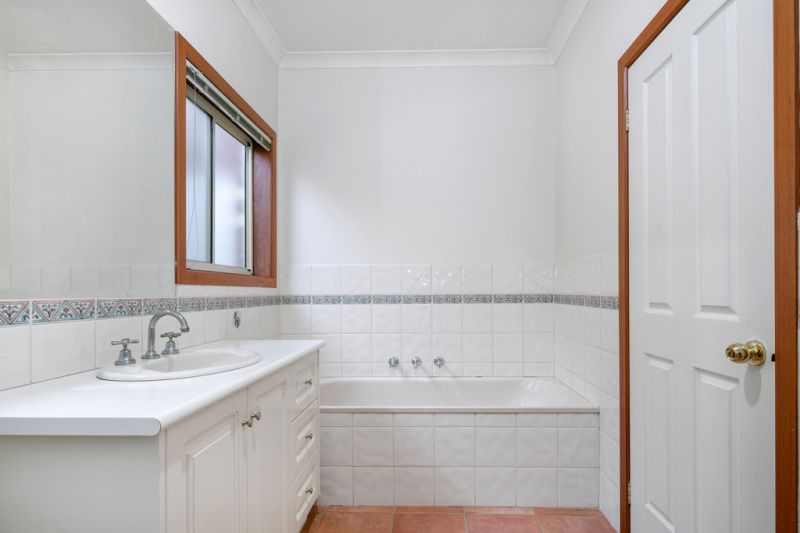12 Amaranth Avenue, Altona North - Thumbnail 7
