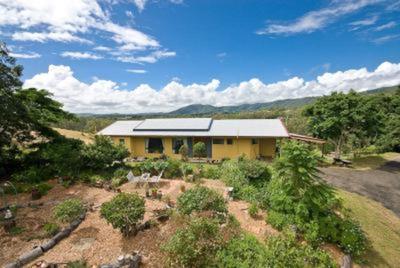 Contemporary Living On 5 Private Acres With Views