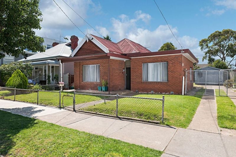 80 Roseberry Avenue, Preston
