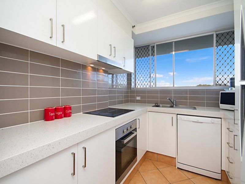 5/70 Marine Parade 'Ocean Plaza' COOLANGATTA QLD, 'Ocean Plaza' Coolangatta - Thumbnail 5