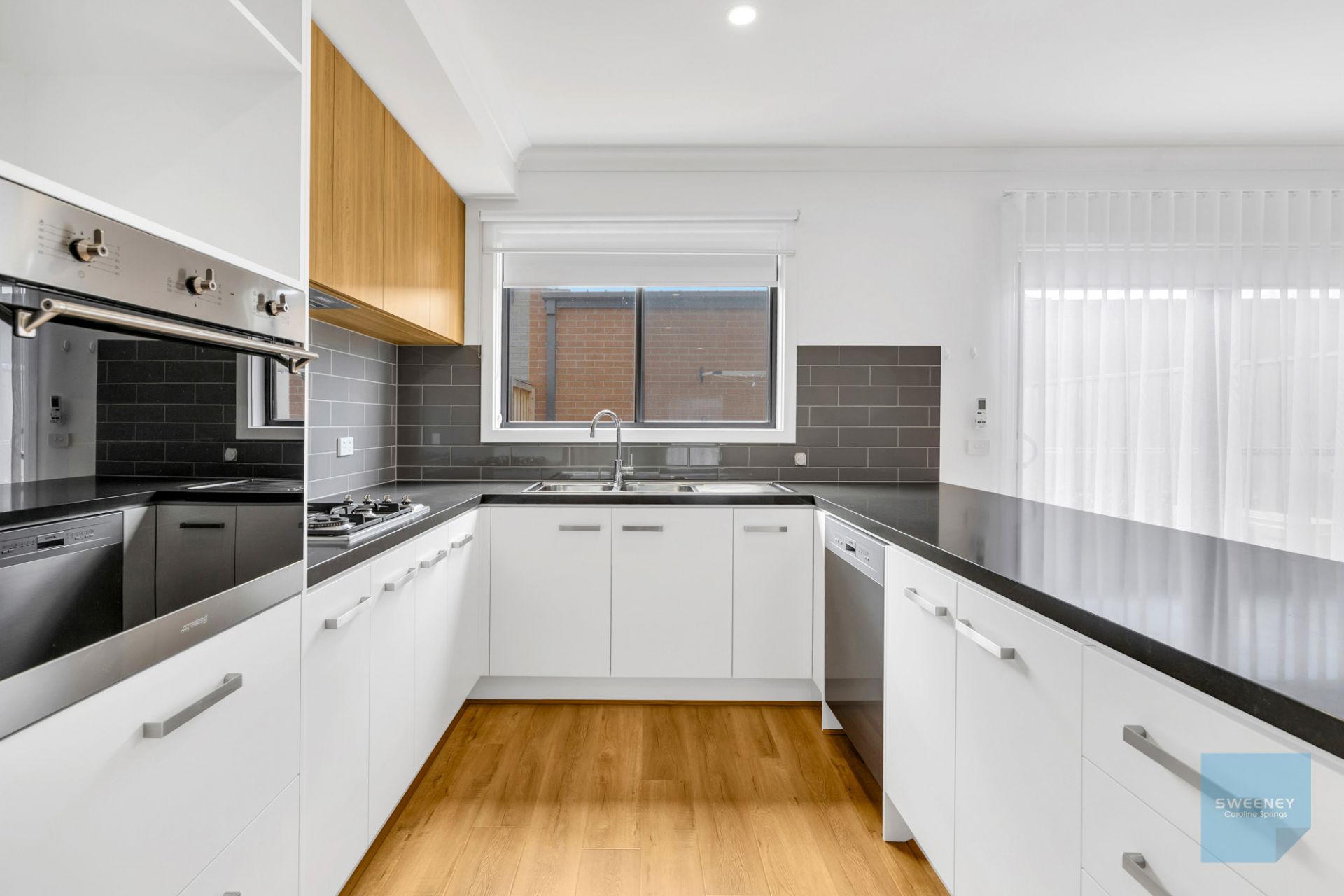 19 Mamic Boulevard, Fraser Rise - Thumbnail 4