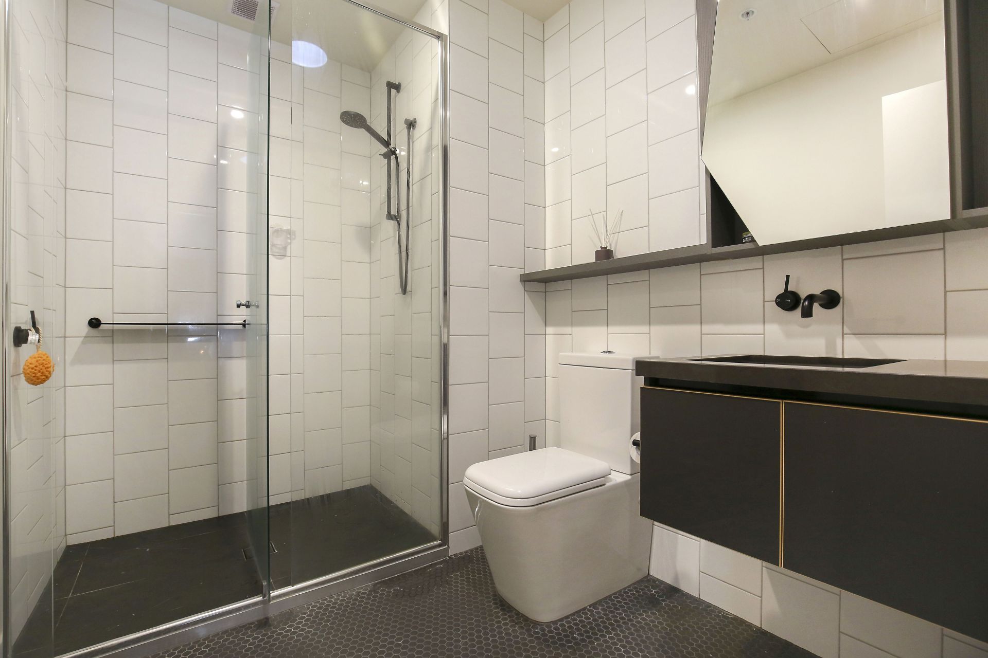 Enviable Lifestyle with City Views!!!