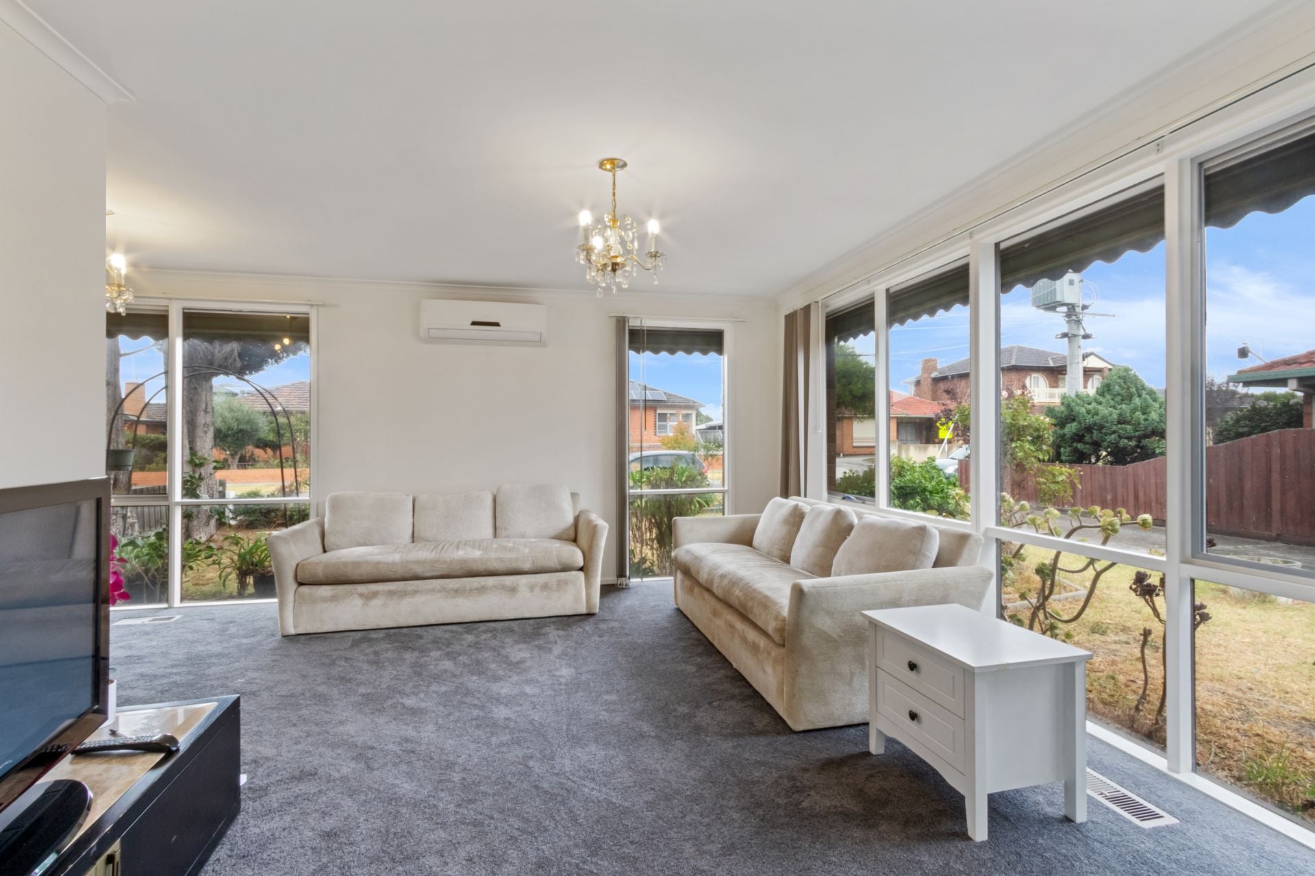 Spacious House plus Studio!