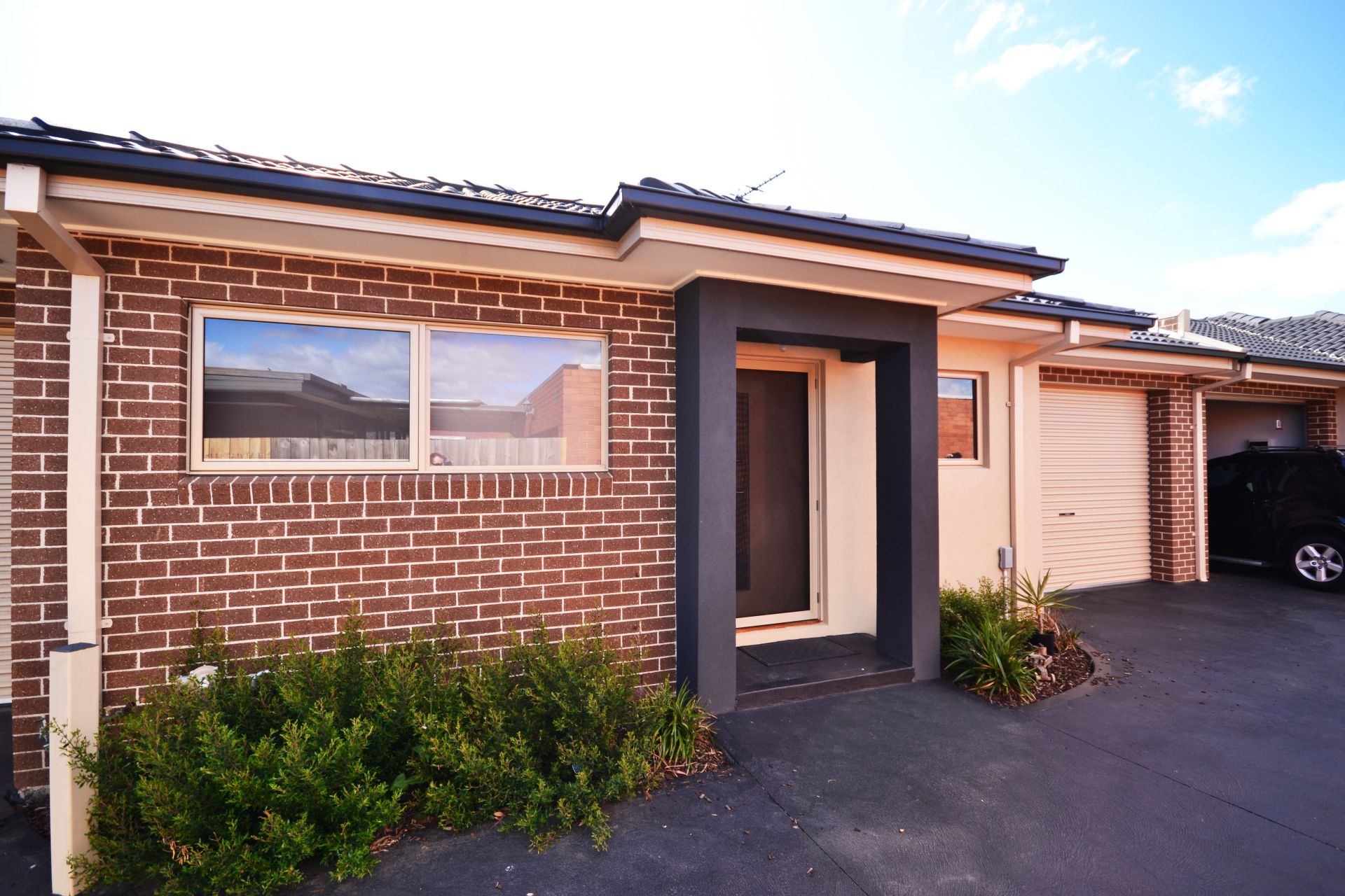 MODERN AND SUPERBLY LOCATED