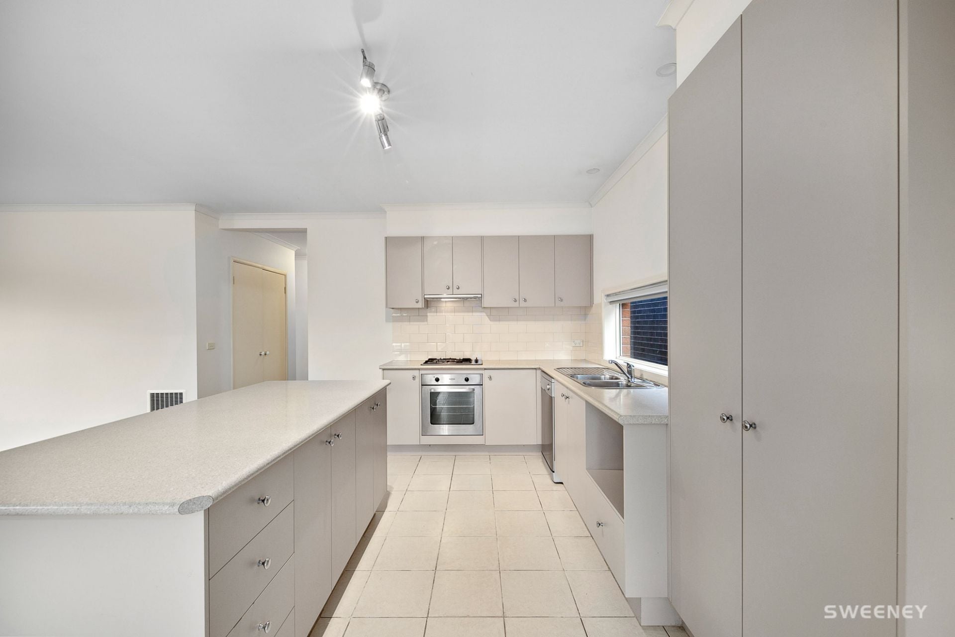 10 Skipper Drive, Altona Meadows - Thumbnail 8