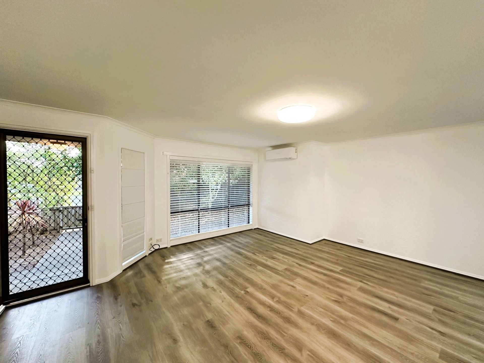 1/54 Geelong Rd Torquay VIC, Torquay - Thumbnail 2