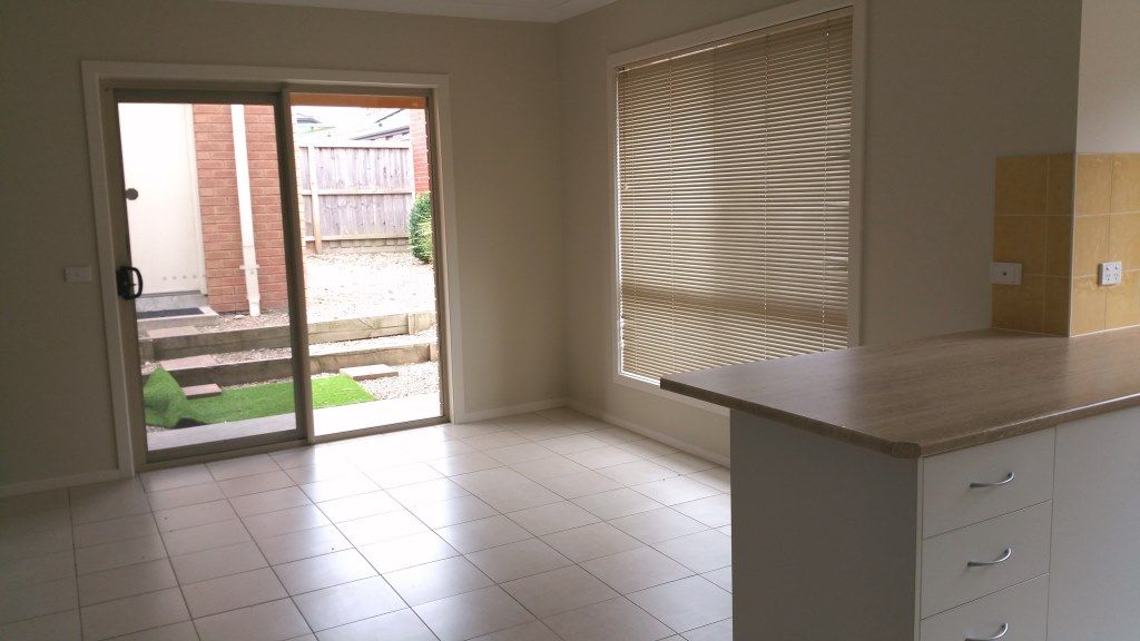 MODERN 3 BEDROOM HOME IN AURORA ESTATE..