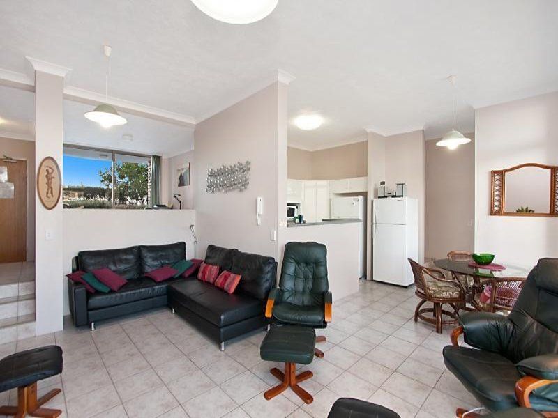 3/6 Petrie Street 'Hanalei' (aka 3/3 Tweed Tce) RAINBOW BAY QLD, ) Rainbow Bay - Thumbnail 3