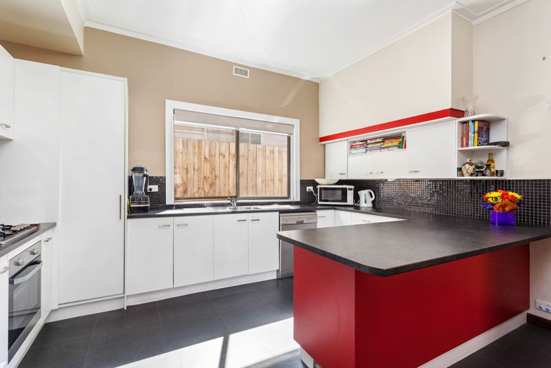 17 Barton Street, West Footscray - Thumbnail 4