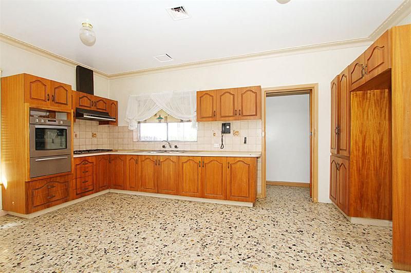 4 BEDROOM DELIGHT!