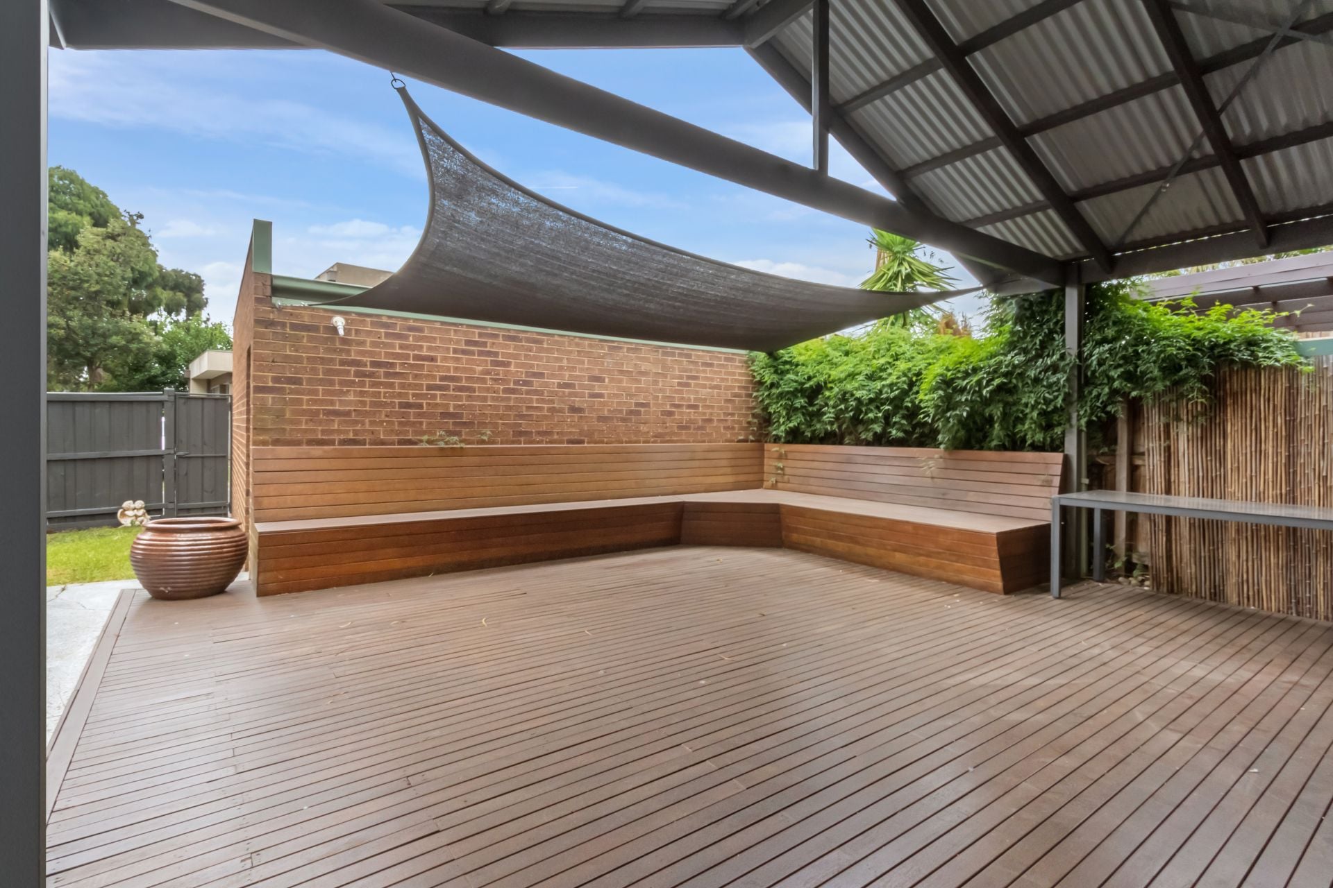 FLAWLESS DESIGN & SPACE IN THE DESIRED AURORA ESTATE