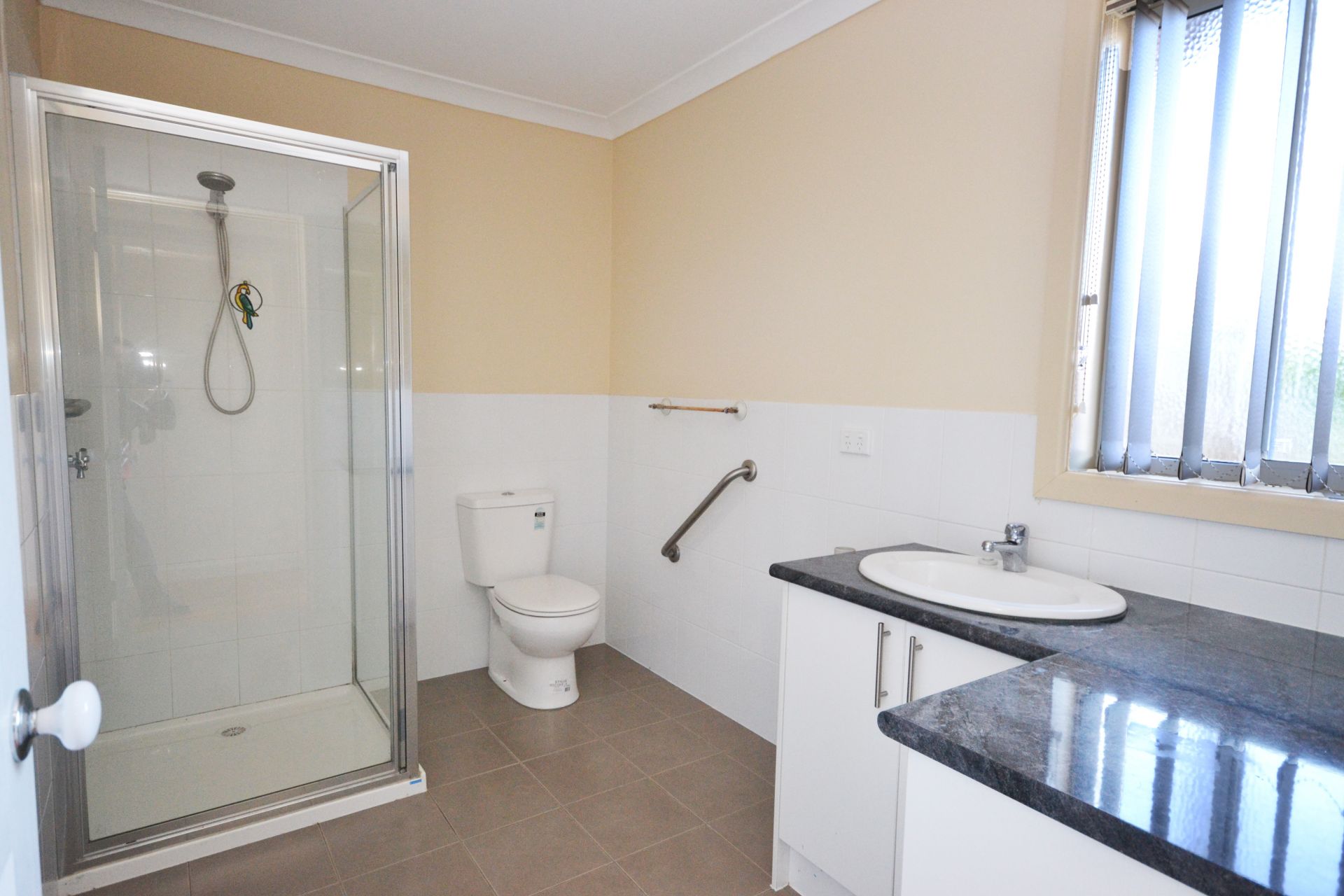 SPACIOUS ONE BEDROOM UNIT!