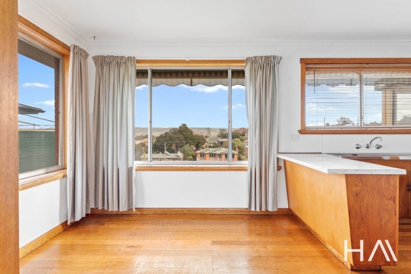 6 Crandon Crescent Newnham, Newnham - Thumbnail 5