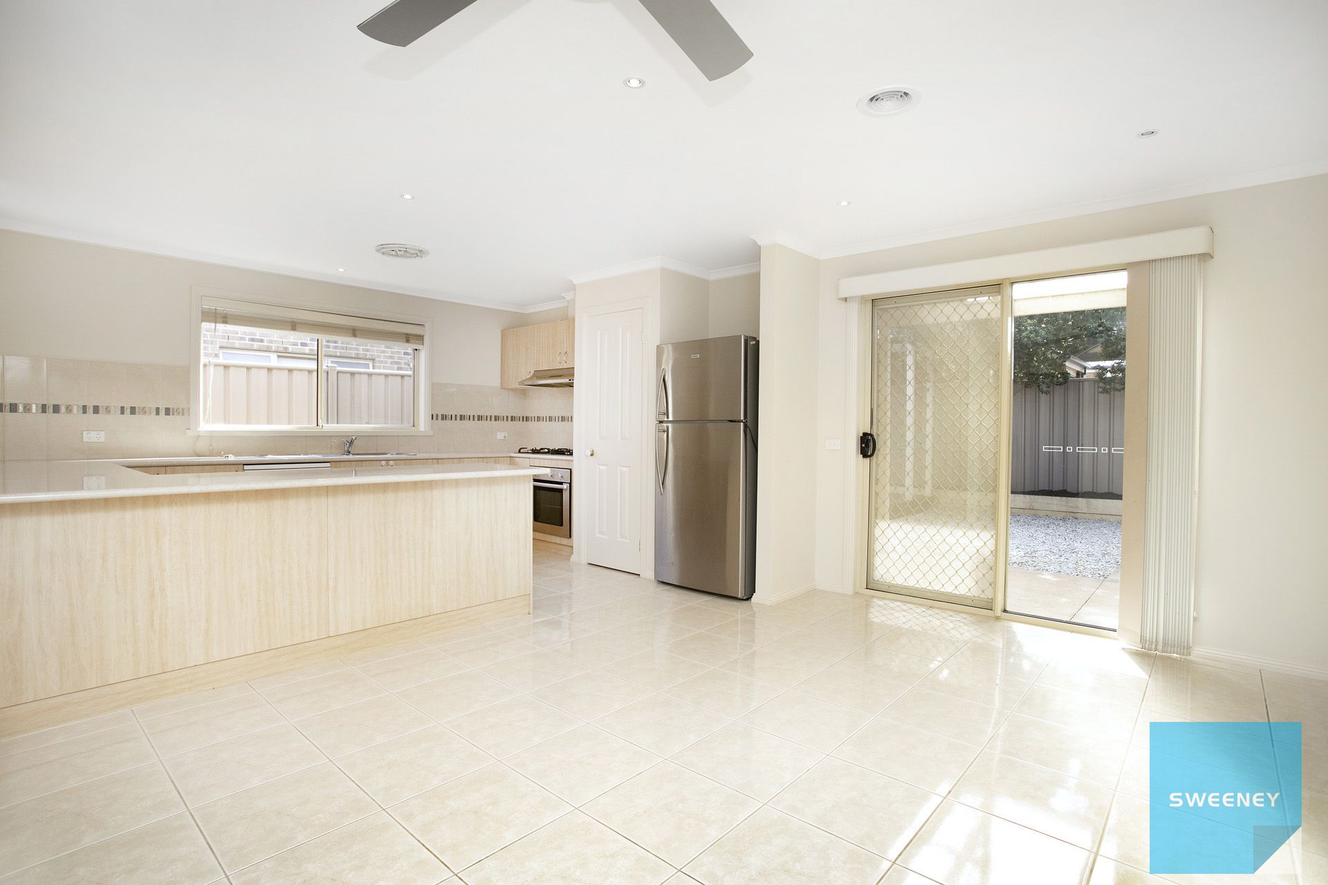 4 Glen Drouitt Drive, Caroline Springs - Thumbnail 5