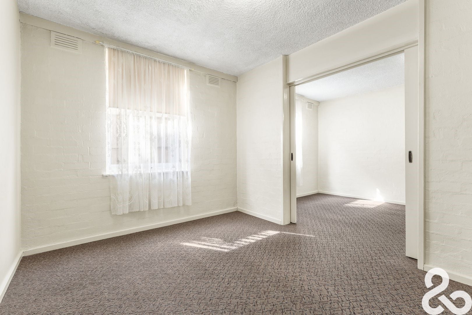 CHARMING ONE BEDROOM DELIGHT!