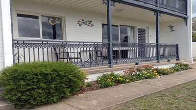 GROUND FLOOR UNIT, EASY WALK TO TOWN