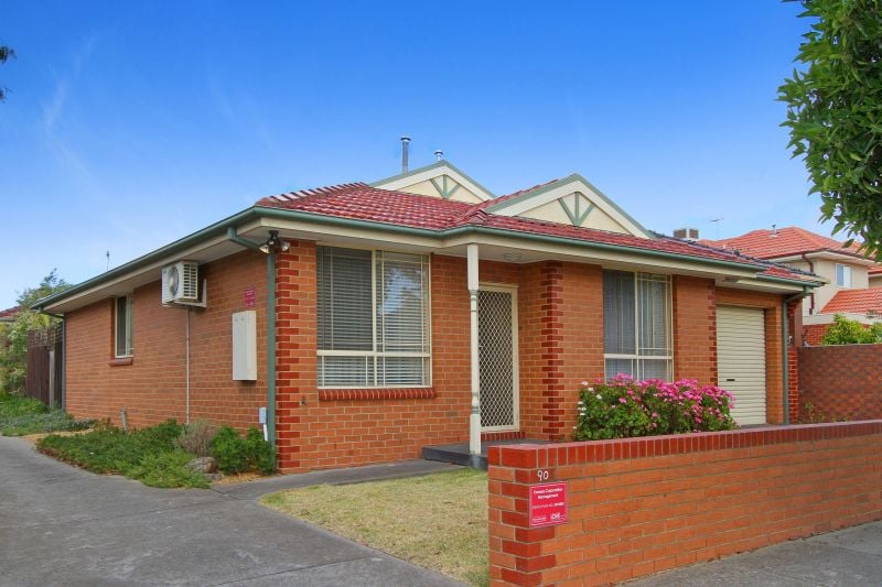 1/90 Pine Street, Reservoir