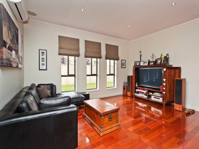 77 Oakview Parade, Caroline Springs - Thumbnail 5