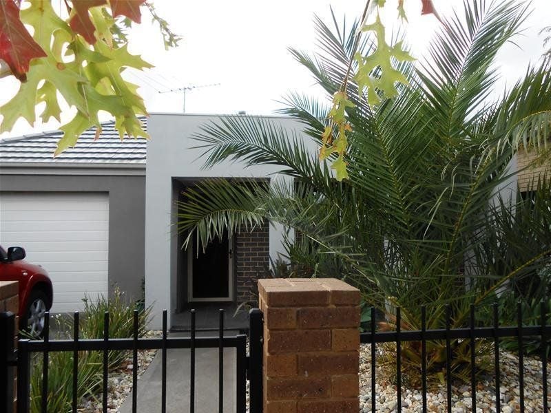 3/2-10 Creekwood Drive, Craigieburn