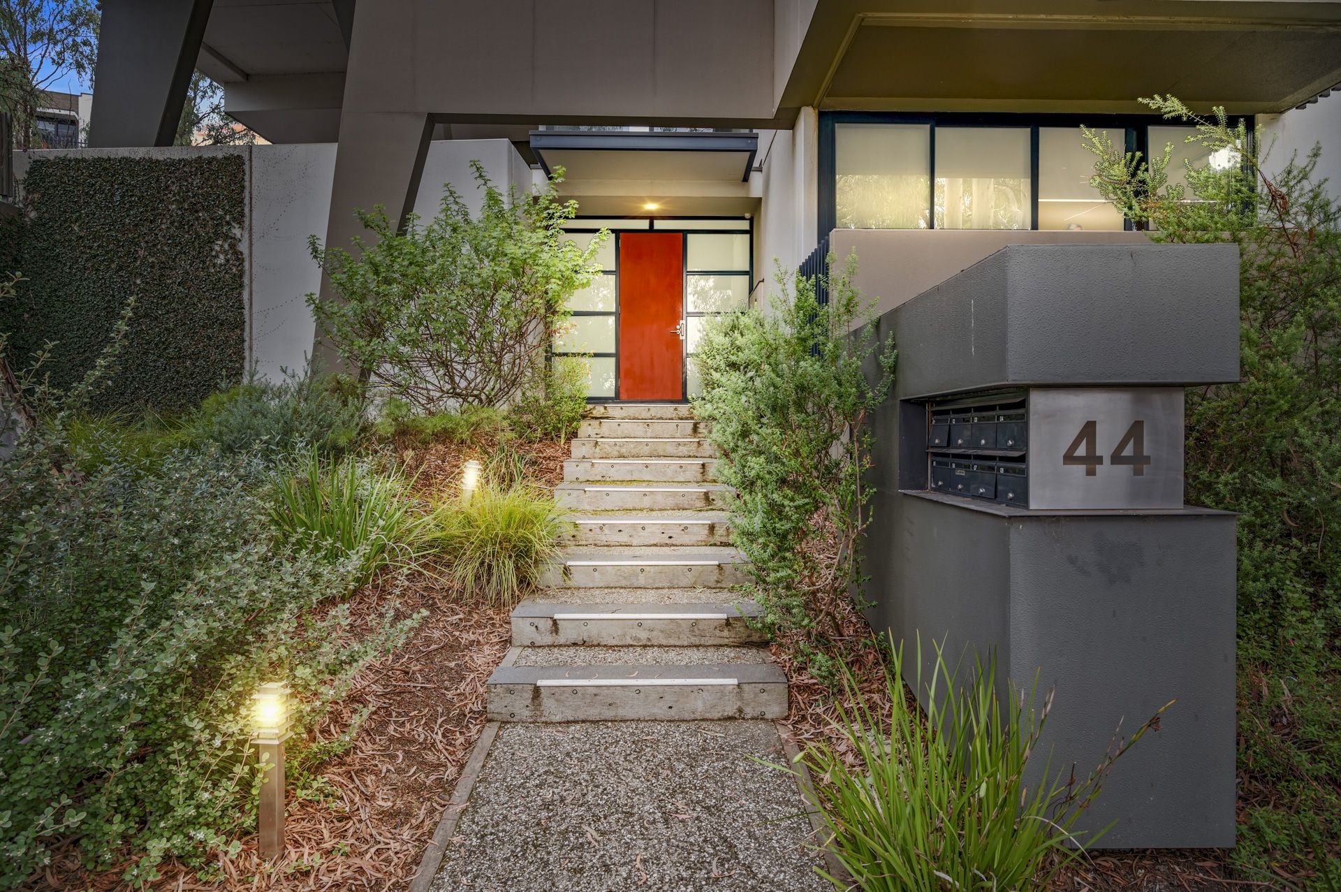 LIVE OR INVEST IN UNI HILL