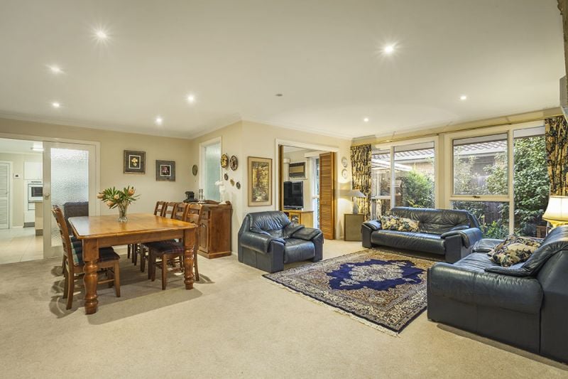 2 Chiltern Court, Doncaster East - Thumbnail 2