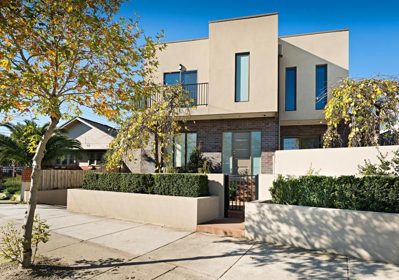 Boutique Living in Boutique Location!!