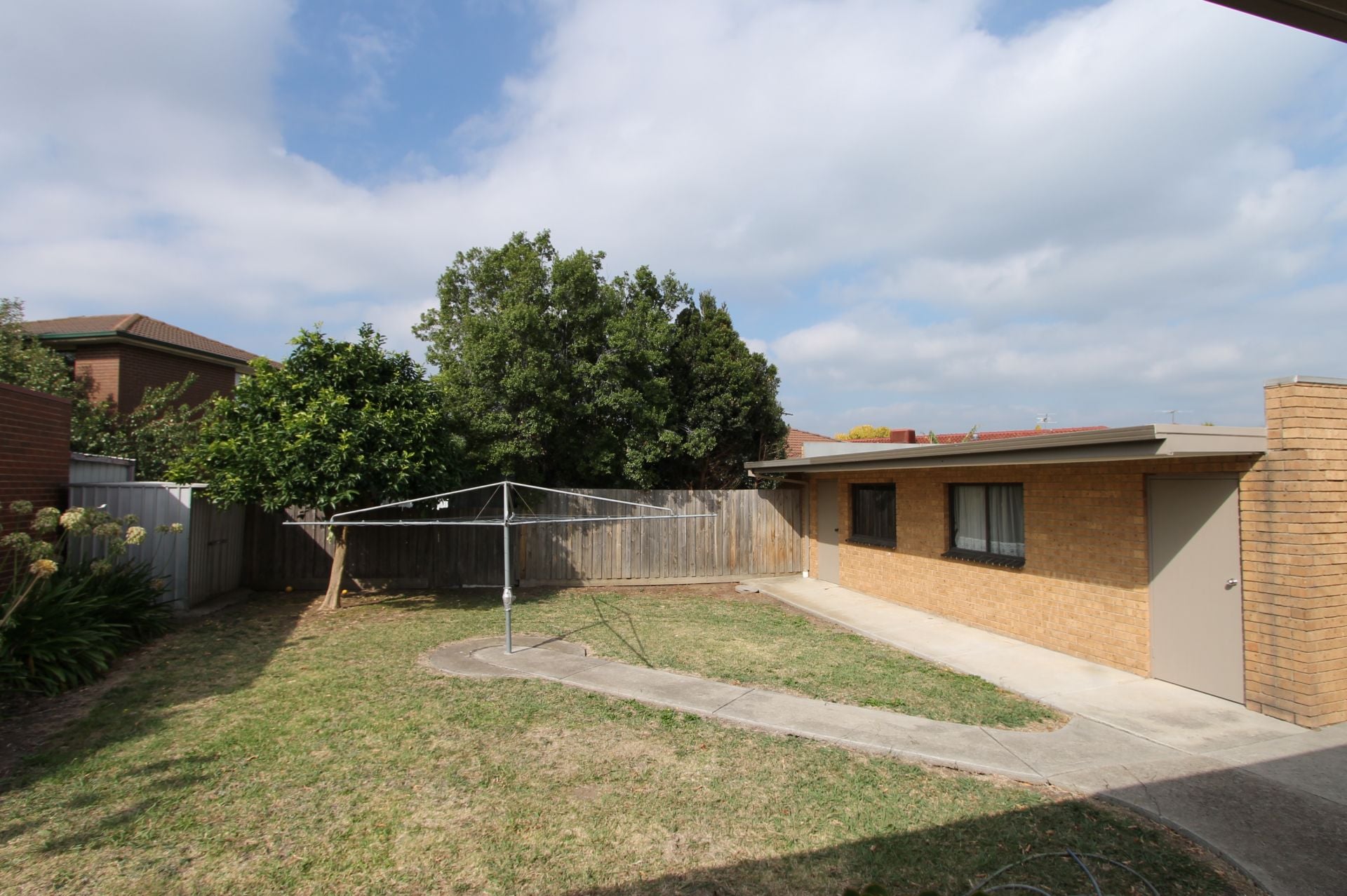 SPACIOUS 4 BEDROOM HOME IN A FANTASTIC LOCATION!