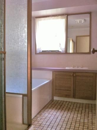 CLOSE TO THE STABLES SHOPPING CENTRE & SCHOOLS!