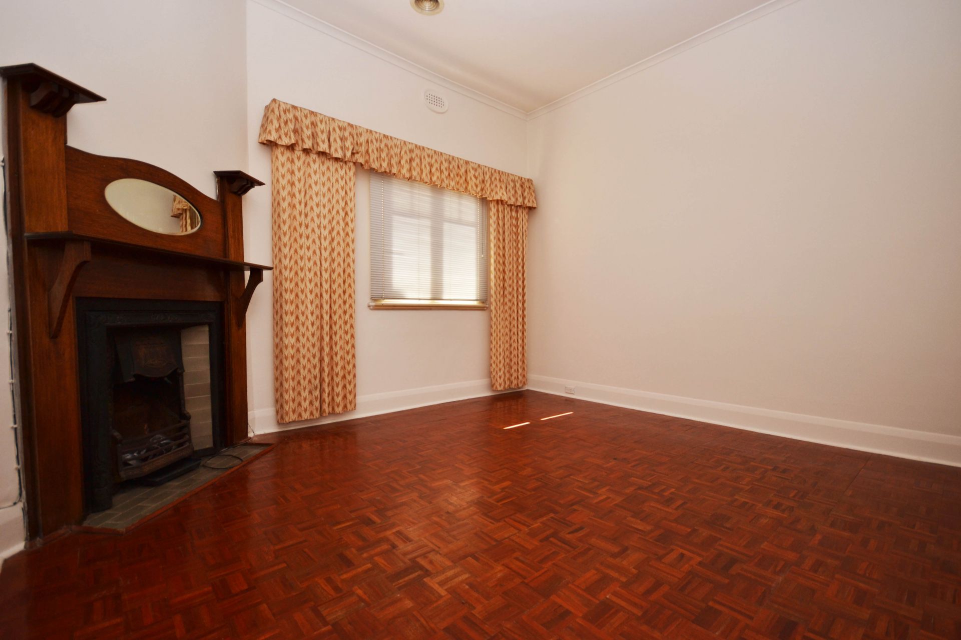 WELL PRESENTED AND CENTRALLY LOCATED