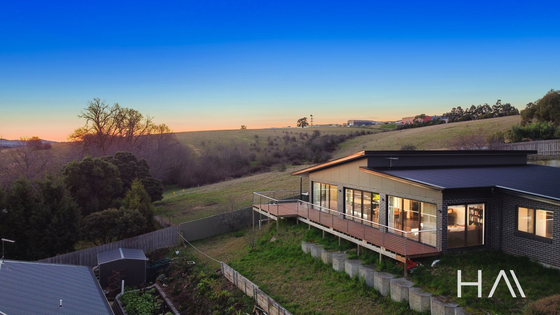 49 Roberts Crescent Newnham, Newnham - Thumbnail 4